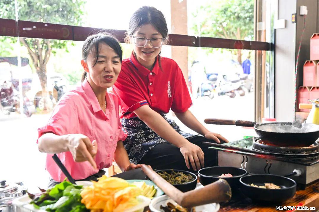 全网追的“扁担女孩”，找了一份暑假工，时薪12元 - 濮阳生活资讯 - 濮阳28生活网 puyang.28life.com