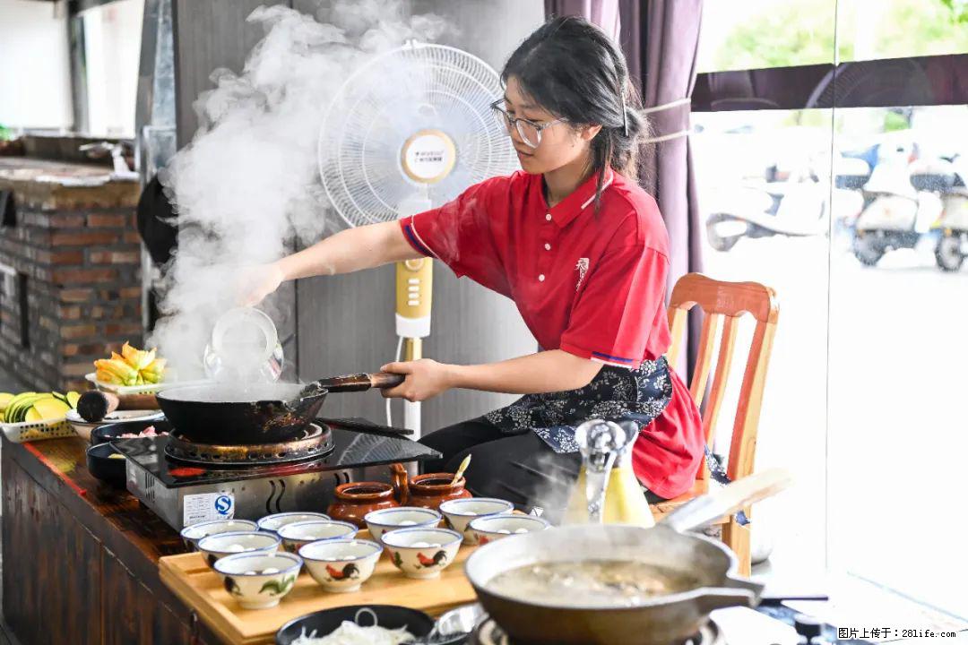 全网追的“扁担女孩”，找了一份暑假工，时薪12元 - 濮阳生活资讯 - 濮阳28生活网 puyang.28life.com
